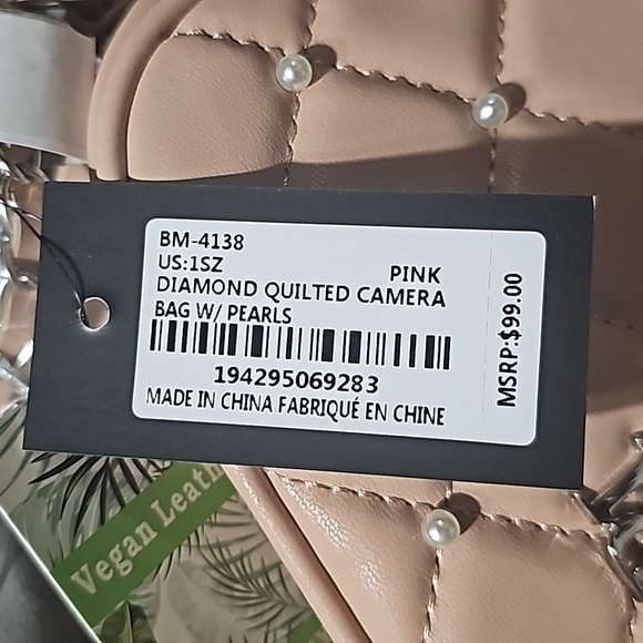 Pink quilted "camera bag" or cross body Badgley Mischa/best offer - Picture 2 of 10